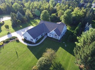 N67W29080 Old Oak Ln, Hartland, WI 53029