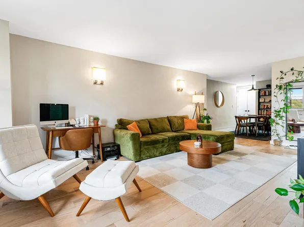 70-25 Yellowstone Boulevard image 6 of 34