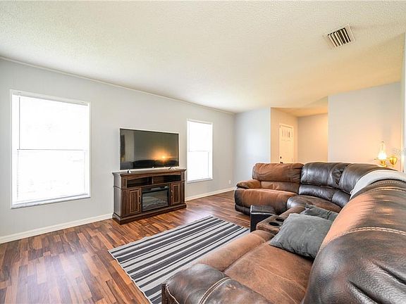 2nd image of 368 NE 43rd Ct