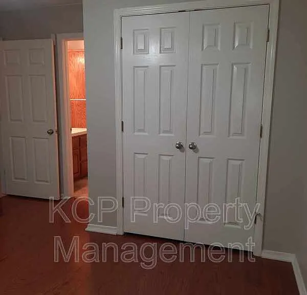 2109 Barrington Dr — Photo 8