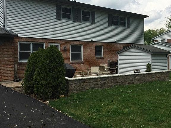 3rd image of 8894 Castleford Ln
