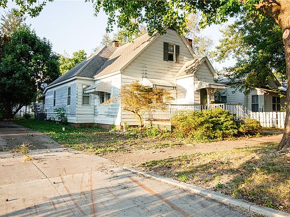 2nd image of 2616 Prairie Ave