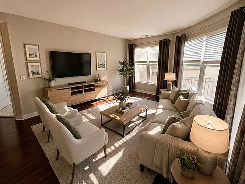 1619 N Farwell Ave #201 Photo 1