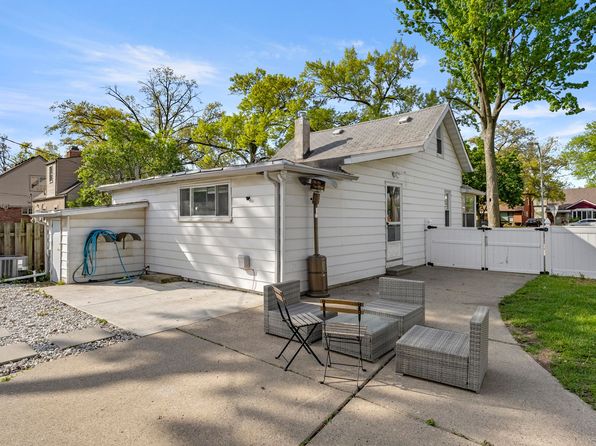21047 Outer Dr, Dearborn, MI 48124