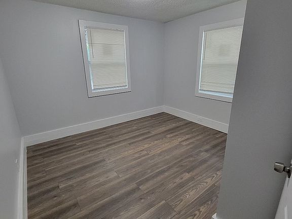 3rd image of 839 Buntyn St