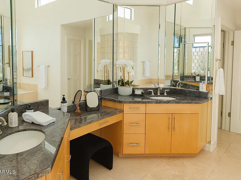 9943 E Island Cir — Photo 13