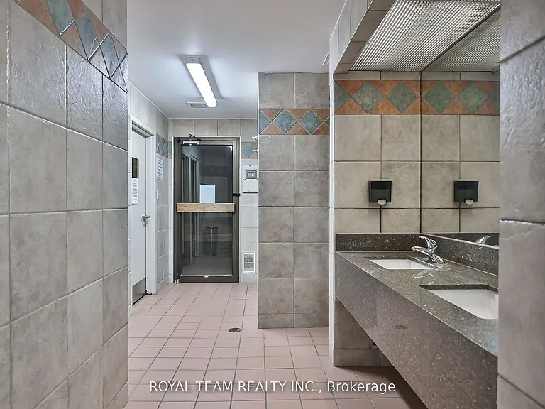 211 N Saint Patrick St S #Penthouse C-10 — Photo 45