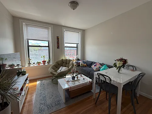 1932 Beacon St #4 Photo 1