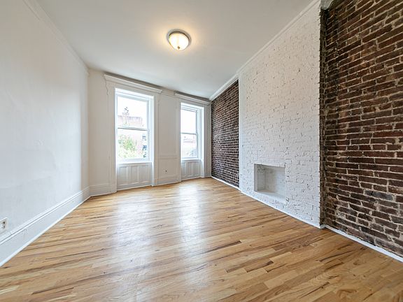 3rd image of 257 W 10th St APT 5W