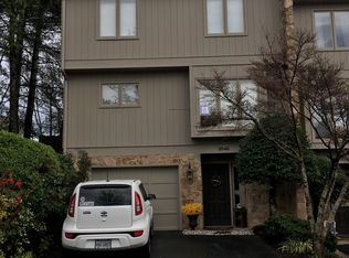 3548 Londonderry Ln, Roanoke, VA 24018