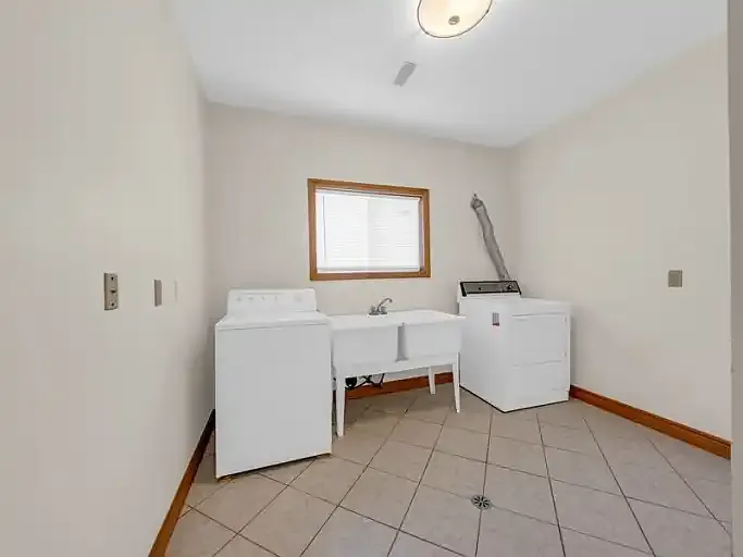 5945 Lasalle St #1A — Photo 7