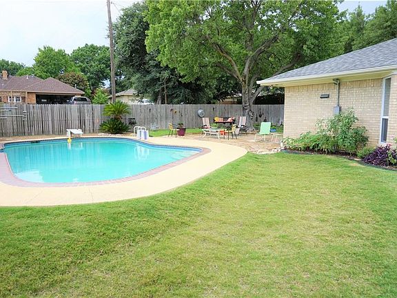 2nd image of 2301 Louise Ln