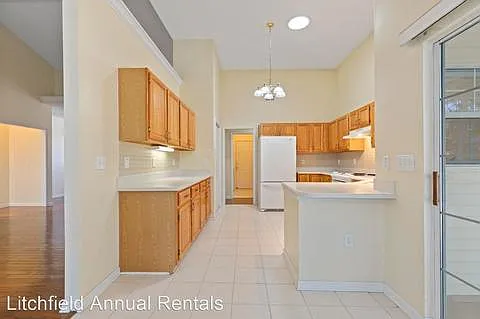 3 bed, 1795 sqft, $2,800 — Photo 2