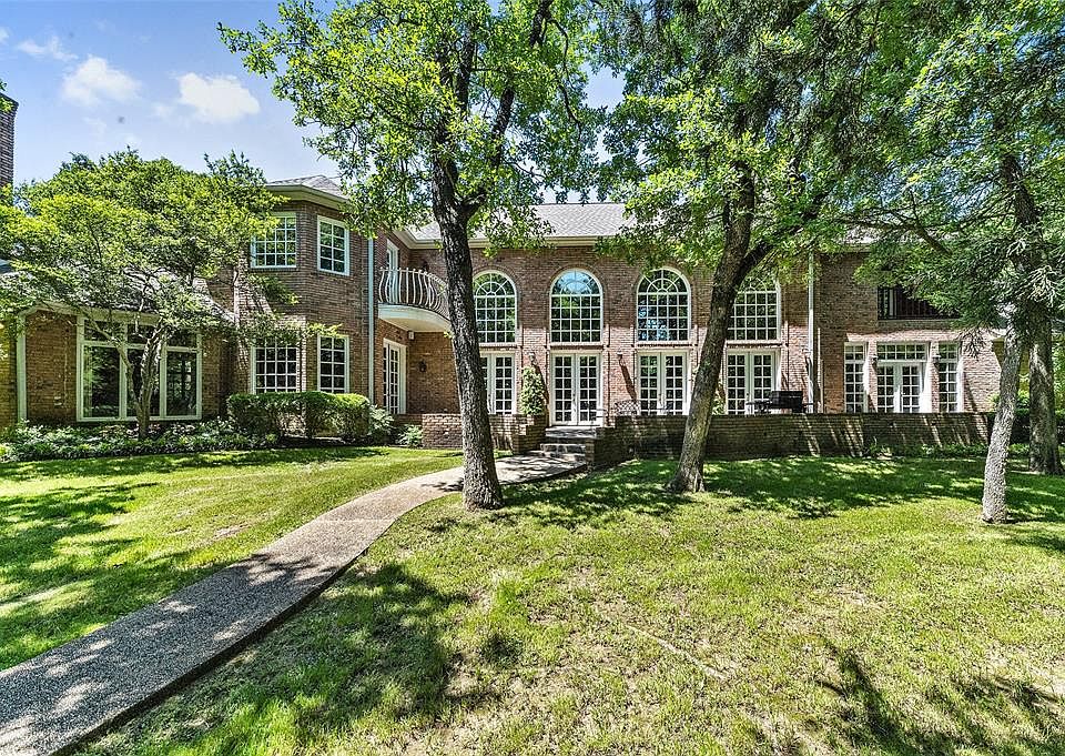 1st image of 18 Woodland Ct
