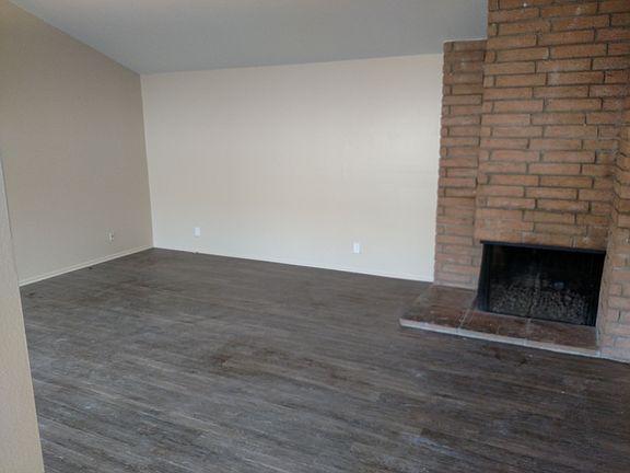 2nd image of 2162 Chandler St