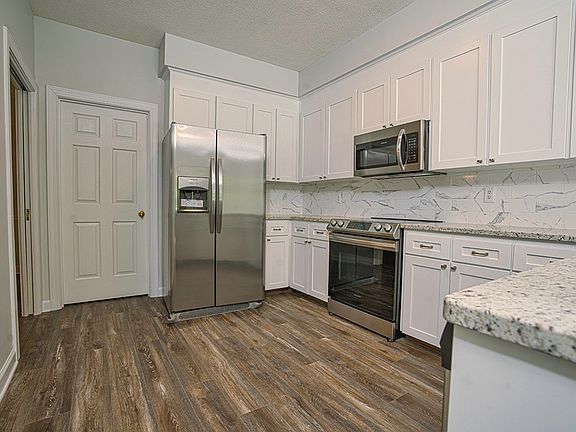 3rd image of 115 Devon Park Dr