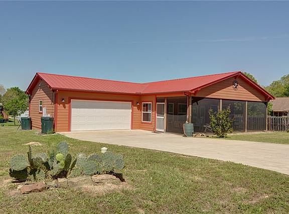 2nd image of 2806 Pecan St