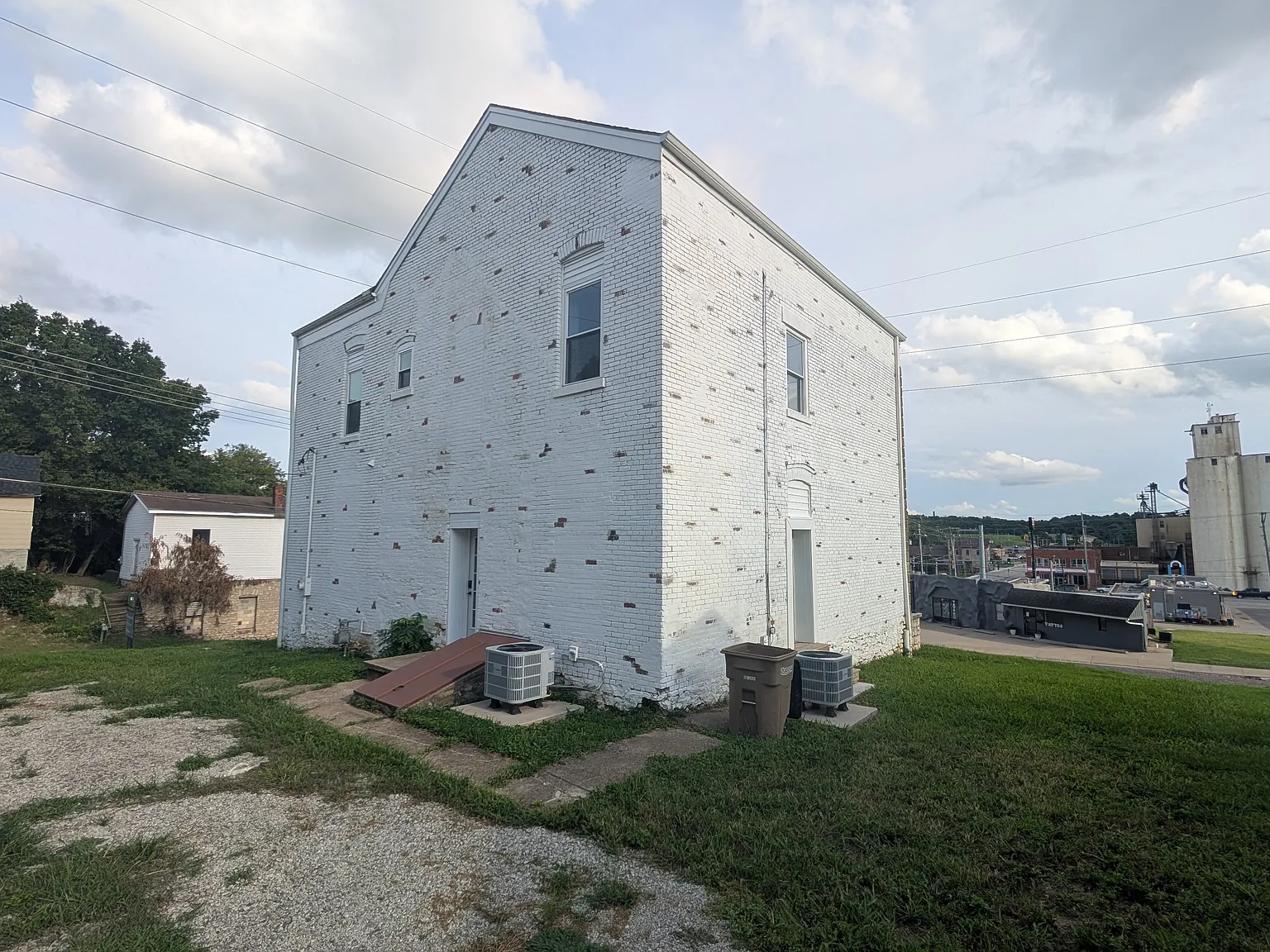 3 bed, 2.5 bath, 2284 sqft, $2,200 — Photo 3