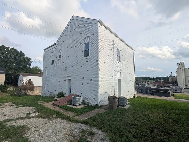 1003 Commercial St — Photo 3