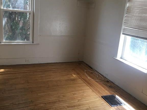 3rd image of 1222 Allen Ct