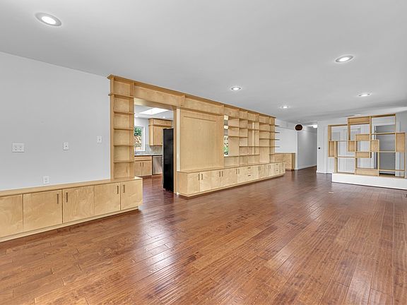4th image of 524 W Prospect St