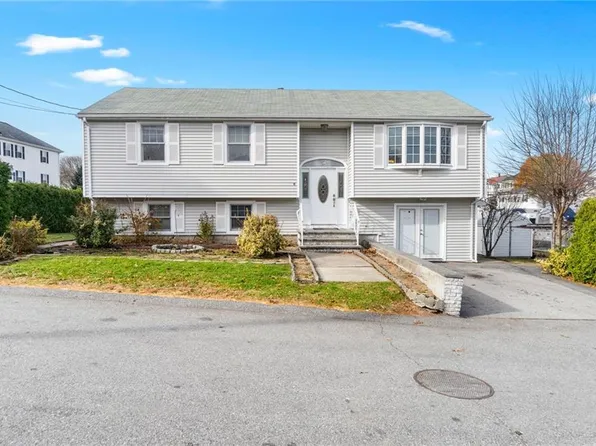 11 Dundee St, Fall River, MA 02721