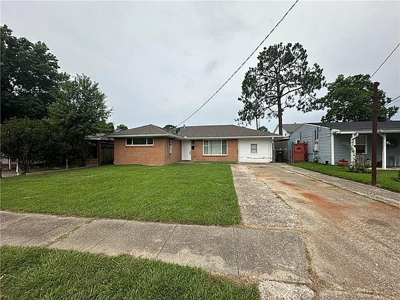 2nd image of 605 River Oaks Dr