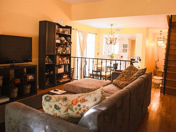 2nd image of 11445 Moorpark St Unit 6