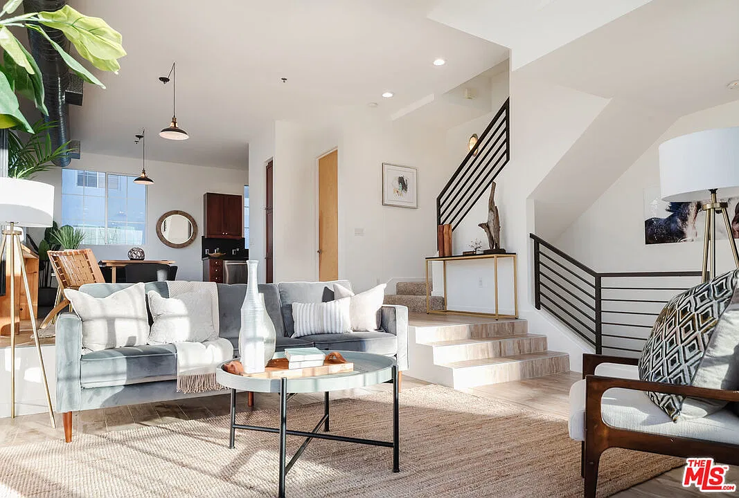 2 bed, 1660 sqft, $6,000 — Photo 1