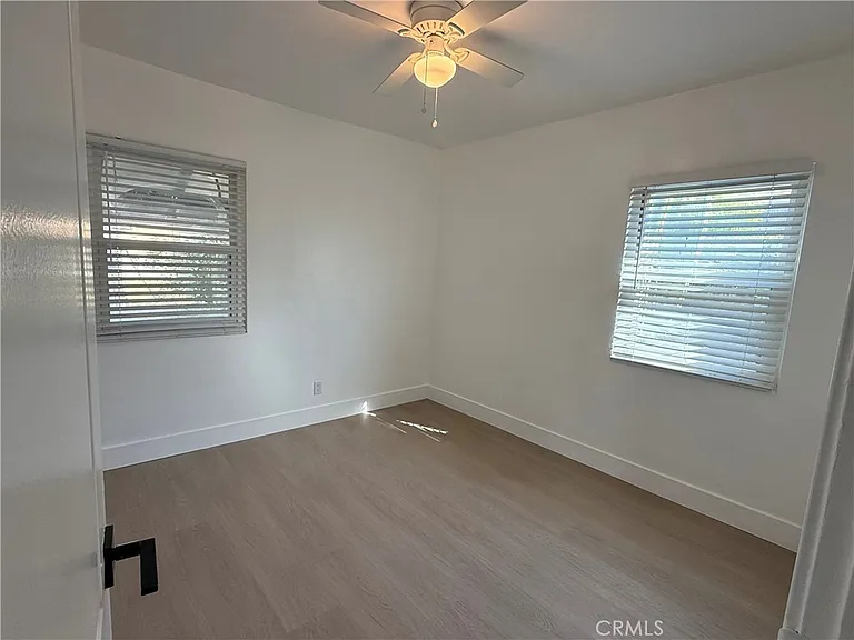 7358 Riverton Ave — Photo 19