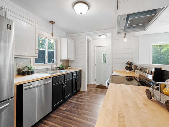 5th image of 1315 233rd Ave NE