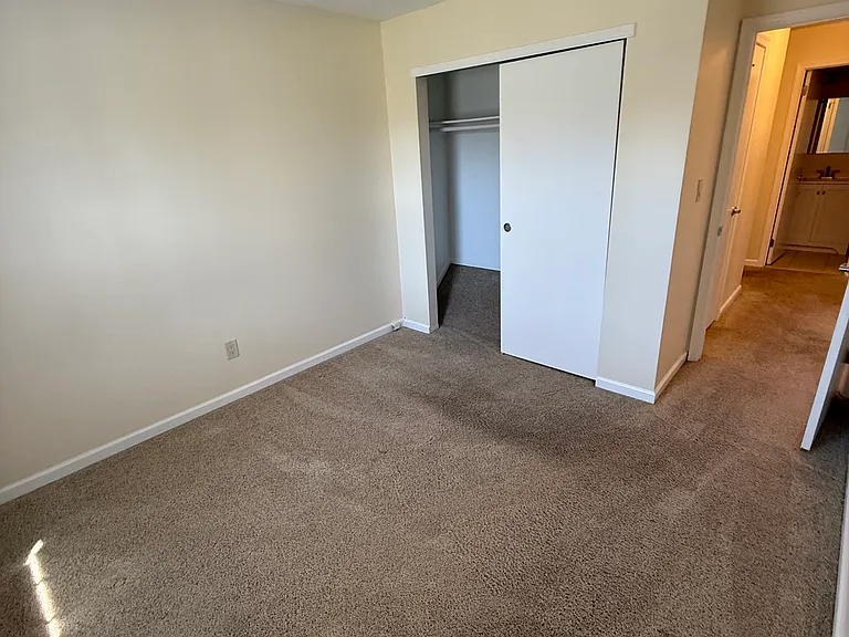 116 Wyndham Pl — Photo 16