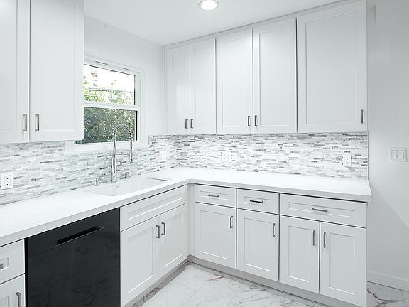 5th image of 1038 N Crescent Heights Blvd #B