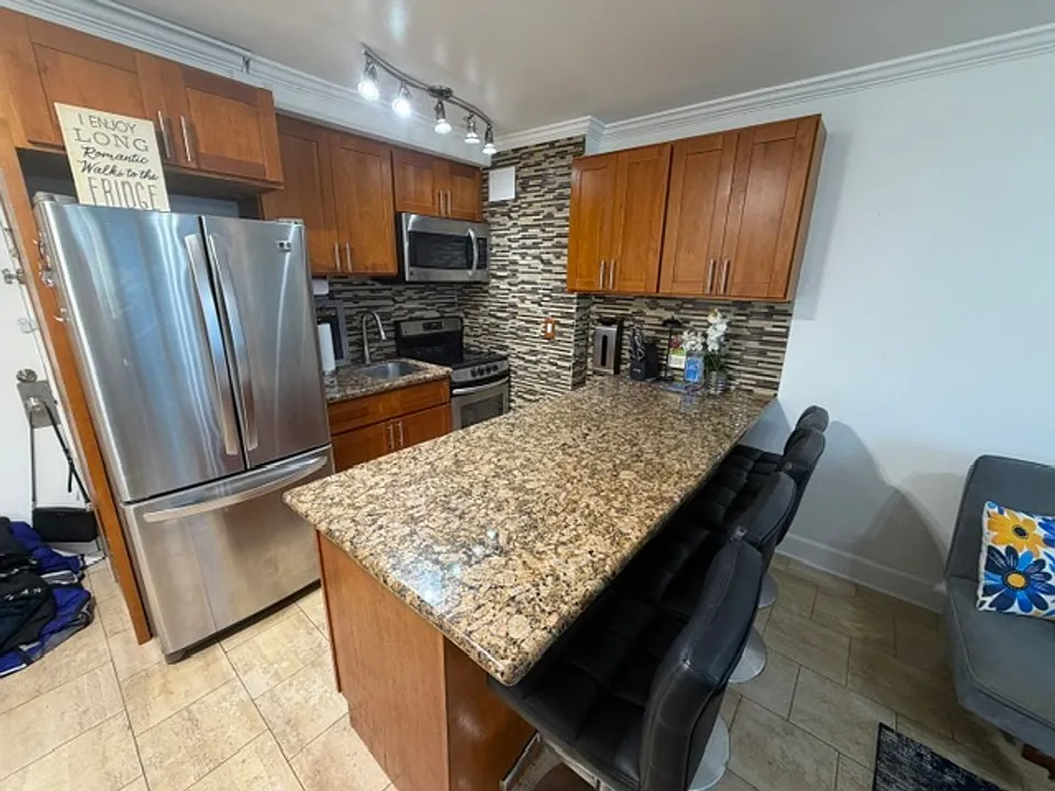 445 Kaiolu St #308
