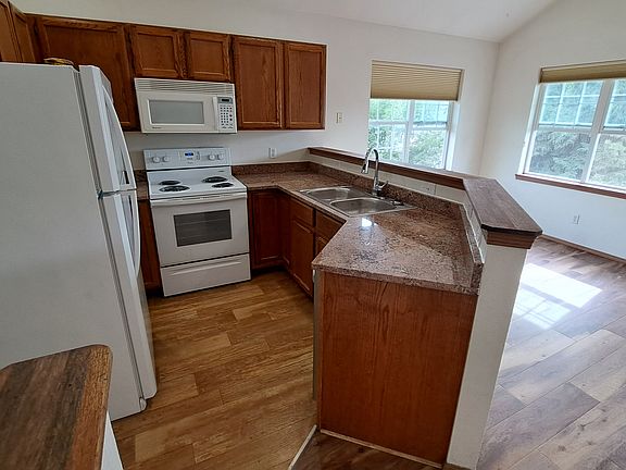 3rd image of 2419 38th St APT B