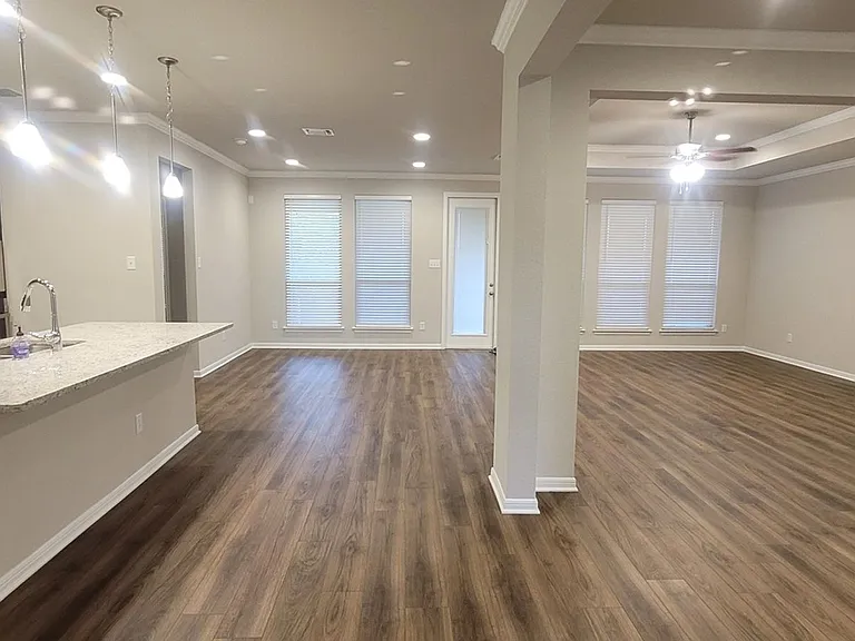 3206 Trinity Dr — Photo 9
