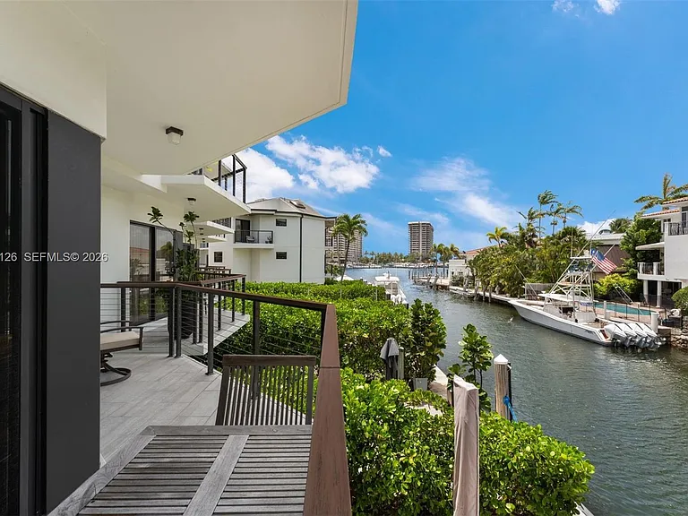 3560 W Fairview St — Photo 43
