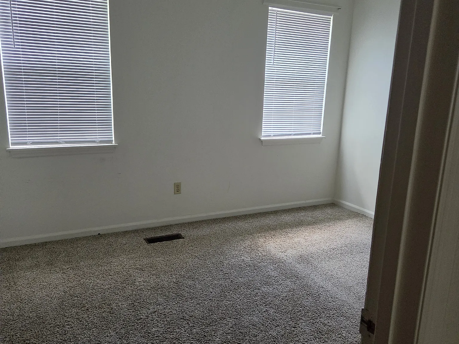 2 bed, 1.5 bath, 1050 sqft, $1,400 — Photo 4