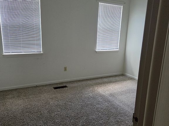 4th image of 623 Wassamassaw Rd APT D