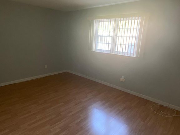 3rd image of 139 Park Dr N Floor 1