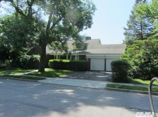 50 Pine St, Garden City, NY 11530