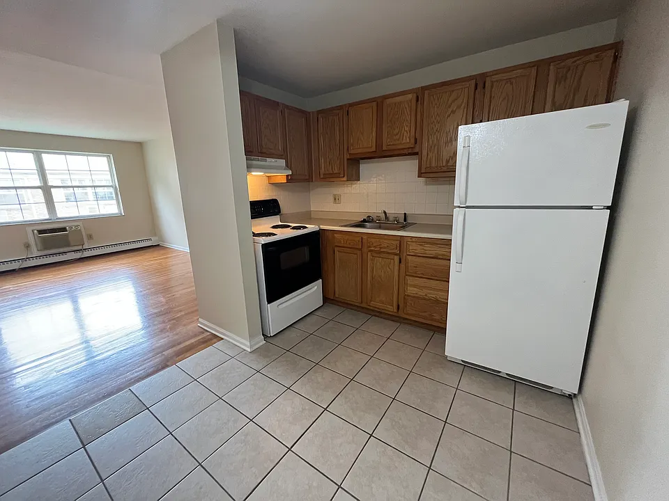 Broadway Court Apartments
