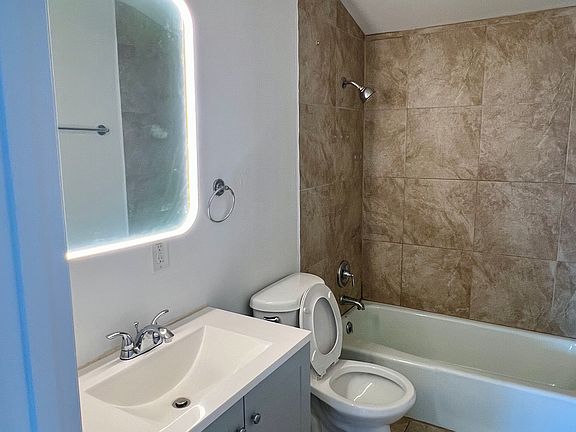 4th image of 1220 NE 84th Ave