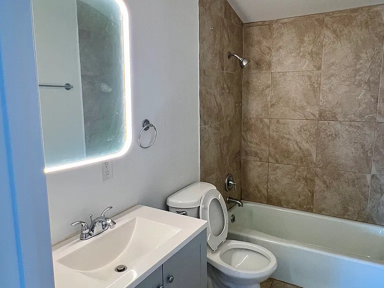 1220 NE 84th Ave — Photo 4