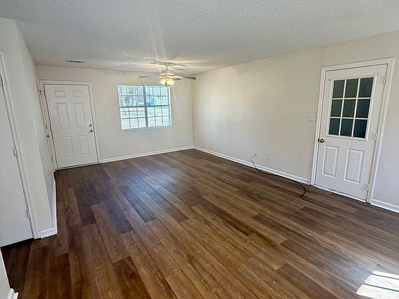 5th image of 86 Christopher Cir