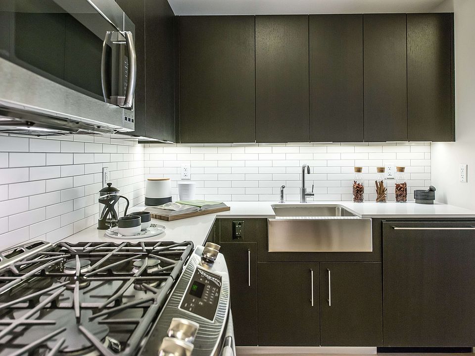 1st image of 535 W 43rd St APT N6o