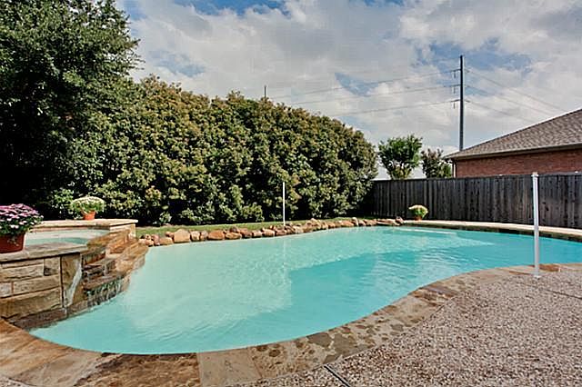 1st image of 7402 Woodsprings Dr
