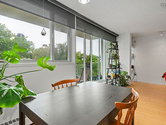 4th image of 990 McLean St #404