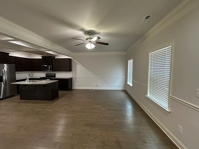 4 bed, 3.5 bath, 2035 sqft, $2,095 — Photo 4