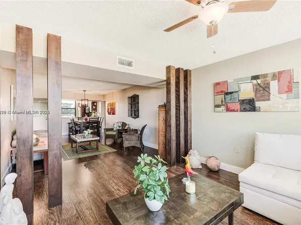 1719 Whitehall Dr APT 406, Davie, FL 33324